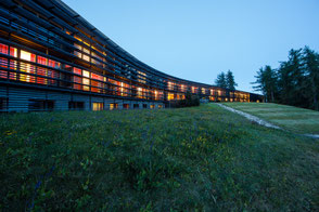 Viglius Mountain Resort am Abend von aussen
