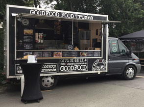 Ansicht Seite GOODFOOD FOODTRUCK mit geöffneter Seitenklappe