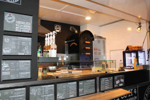 Blick von außen in den GOODFOOD FOOD TRUCK