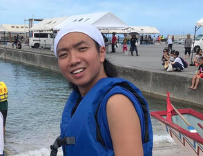大竹太平さん、埼玉県出身。与論島で3週間ほどインターンシップをしたことをきっかけに久米島に移住。現在の大学4年生で今卒業を目指して久米島で卒論を書いている。