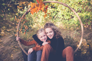 Fotoshoot Kinderen, 2 zusjes in herfstbos -Sweet Seasons Fotografie