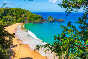 fernando de noronha, brasilien, baia do sanches, strand, delfine, türkisblaues wasser, tauchen, schnorcheln, traum insel, urlaub pradies,  travellers’ choice award