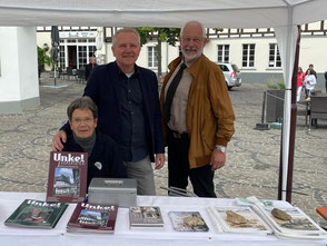 Standcrew 1: Ulla Tersteegen, Kalle Goerken mit Werner Geißler (1. Vorsitzender GVU)
