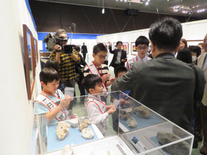 ガイドツアーの様子(東木場写真展委員)