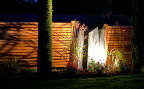 Gartenzäune aus Holz und anderen Elementen, wie z.B. Schiefer © CASA VARIO GmbH - Holzhäuser und Individuelles aus Holz 