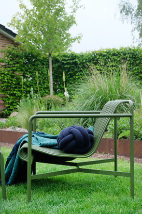 dieartigeGARTEN // #Garten-Lounge-Sessel #Palissade von #Hay + #Knot-Kissen an Steppengaarten