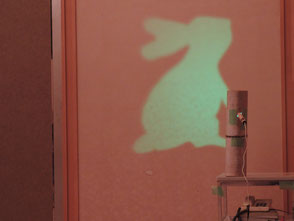 竹灯篭に彫ったウサギを壁に投影！