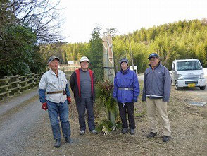 門松の片付けが活動始めです