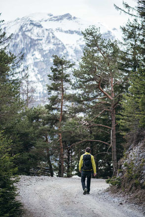 Wandertipp Tirol, Trins im Gschnitztal, ein Seitental des Wipptal: Rundwanderung zur Aussichtsplattform Adlerblick und Sarnthein Wasserfall, ein Ausflugsziel für die ganze Familie