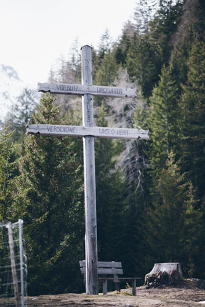 Wandertipp Tirol, Trins im Gschnitztal, ein Seitental des Wipptal: Rundwanderung zur Aussichtsplattform Adlerblick und Sarnthein Wasserfall, ein Ausflugsziel für die ganze Familie