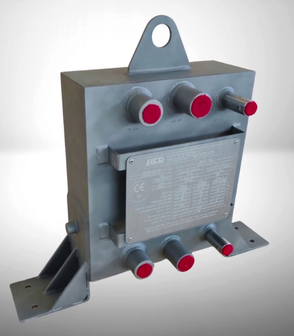 Multistream heat exchanger for 2 stage high pressure H2 compressor cooling