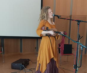  Pernilla Kannapinn singt beim Abschlusskonzert der EinsSeinmesse