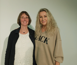 Ina Paulus und Christine Arana Fader vor der Abschlußveranstaltung beim Esotheriktag in Gelsenkirchen
