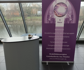 Messestand von Ina Paulus Wohlfühlmesse halb aufgebaut