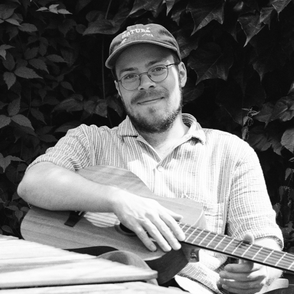 Niklas Loose, Klavierunterricht, Gitarrenunterricht, Keyboardunterricht,Klavier spielen, Gitarre spielen, Unterricht Anfänger, Unterricht Könner, Musikunterricht Lüneburg, Musikplanet Lüneburg