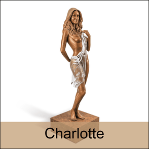 sculpture en bronze d'une femme drapée d'un voir transparent