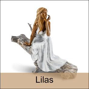 sculpture d'une femme en robe longue assise sur une branche