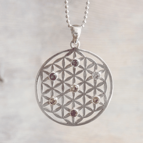 Kette mit Blume des Lebens und Chakra Edelsteinen