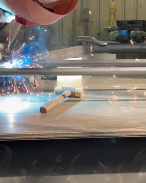 金属加工製作の様子