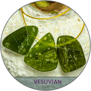quergebohrte Trommelsteine: Vesuvian