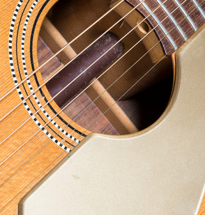 Der Broomstick hielt die Gitarre zusammen