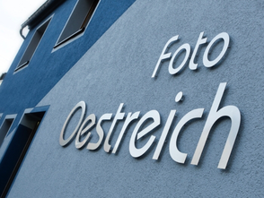 Fräsbuchstaben aus Aluverbund Silber geschliffen