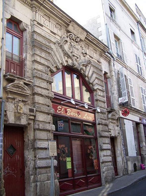 Façade du grand prieuré d'Aquitaine Grand rue à Poitiers