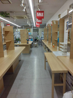 メガネのワコー（東浦和）様／店舗改装（什器表層リニューアル）の写真です