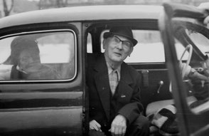 Rudolf Kunis, blick aus dem Auto auf die fertige Pyramide