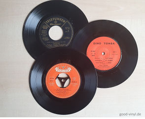 Drei Beispiele einer 7"-Single (mit Dinked Center ⌀38,1m, mit kleinem Zentrierloch ⌀7,2 mm und mit Single-Adapter)