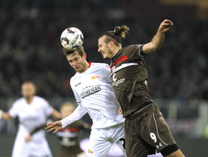 Alex Meier hier gegen Christopher Lenz (Berlin) rettet den St. Pauli-Sieg gegen Union - Foto: CB