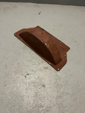 400-1601018-А (400-1601018-A) Abdeckung Kupplungsglocke Staubblech Glocke Getriebe Moskwitsch 408. Flywheel Cover Housing Moskvich 408. Картер сцепления - нижняя часть в сборе Москвич 408.