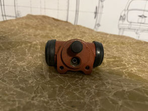 402-3502040 Radbremszylinder hinten Moskwitsch M407, M402, M403. Rear wheel brake cylinder Moskvich M407, M402, M403. Цилиндр заднего тормоза колесный в сборе Москвич М407, М402, 403.