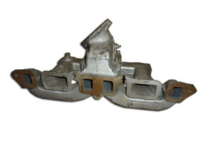 inlass- und Auspuffkrümmer komplett GAZ M21 Wolga. Inlet and exhaust manifold assy GAS M-21 Volga. Газопровод двигателя в сборе (Коллектор выпускной и впускной/Труба впускная ГАЗ М-21 Волга.