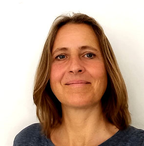 Ein Portraitfoto der Trainerin und Dozentin für kreative Techniken, Judith Ganter.  