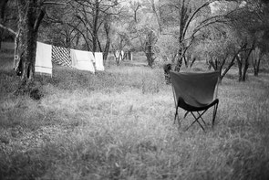 jeromedevismes. au printemps à Vico sur le terrain de camping de la Sposata un siège et du linge