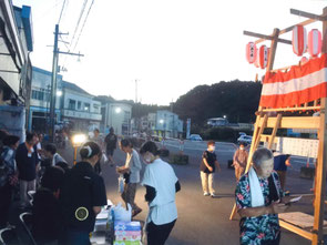 令和７年　こまば盆踊り大会の様子。