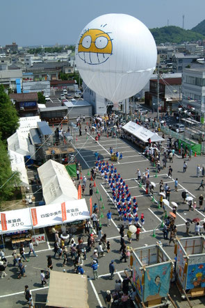 第30回 四国中央紙まつり　巨大紙風船