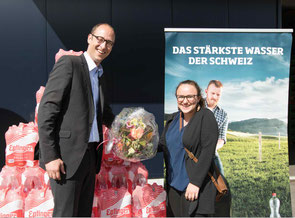 Martin Candinas übergibt den Gewinn
