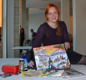 Annabell Rink präsentiert die von Ihr künstlerisch gestalteten Produkte
