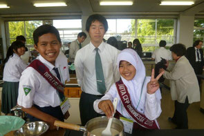 Making ice cream with High School students in Gifu Prefecture. 