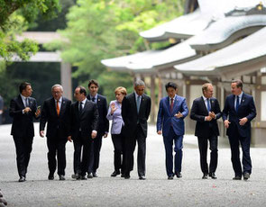 I capi di Stato partecipanti al G7 in un momento di pausa