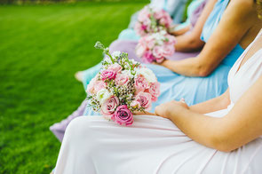 Begleitung des Brautpaares: Brautjungfern und Groomsmen