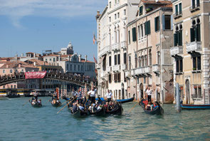 Turistas en Venecia. Un lugar común del turismo masivo. © Mariano Belenguer