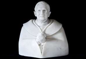 Busto marmoreo di Benedetto XVI