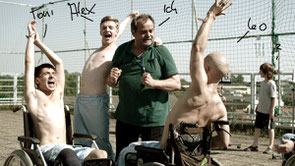 Screenshot eines Fotos vom "Club der roten Bänder"