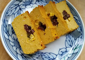 夏バテ対策の際につくった豆腐と南瓜のテリーヌリベンジ版。今回はなかなか良い結果に!ブロッコリーがなかったので、冷蔵庫にあった餡子とトウモロコシを入れてみましたが、トウモロコシは同じ色なので目立たない状態に。次回は中に入れるものに対して、色味を吟味する必要がありそうです。