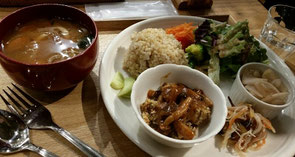 池尻大橋にあるキュイジーヌ・エ・サンテ・リマ (Cuisine et Sante LIMA)のランチプレート。全て丁寧な味付けで美味しゅうございました(^人^)玄米はきっと圧力鍋炊き。モチモチして美味しいのです。