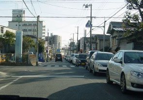 対向渋滞車列の動きが止まったときは要注意 人と車の安全な移動をデザインするシンク出版株式会社 対向渋滞車列の動きが止まったときは要注意 人と車の安全な移動をデザインするシンク出版株式会社