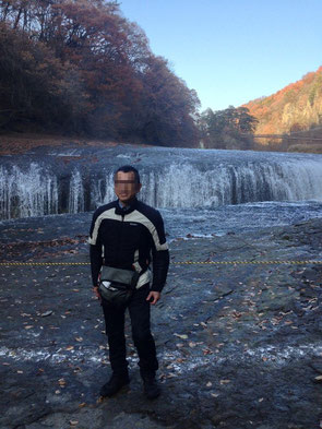 吹割の滝、その場に居た人と写真を交互に撮りあった